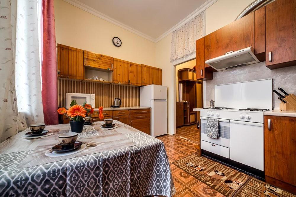 Apartment Near The Church Of Olga And Elizabeth *